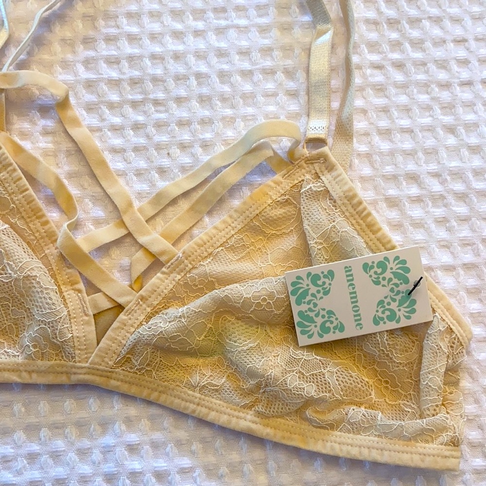 ❤️ 3/$20 SALE! ❤️ NEW! ANEMONE Lace Crisscross Bra Bralette S M L